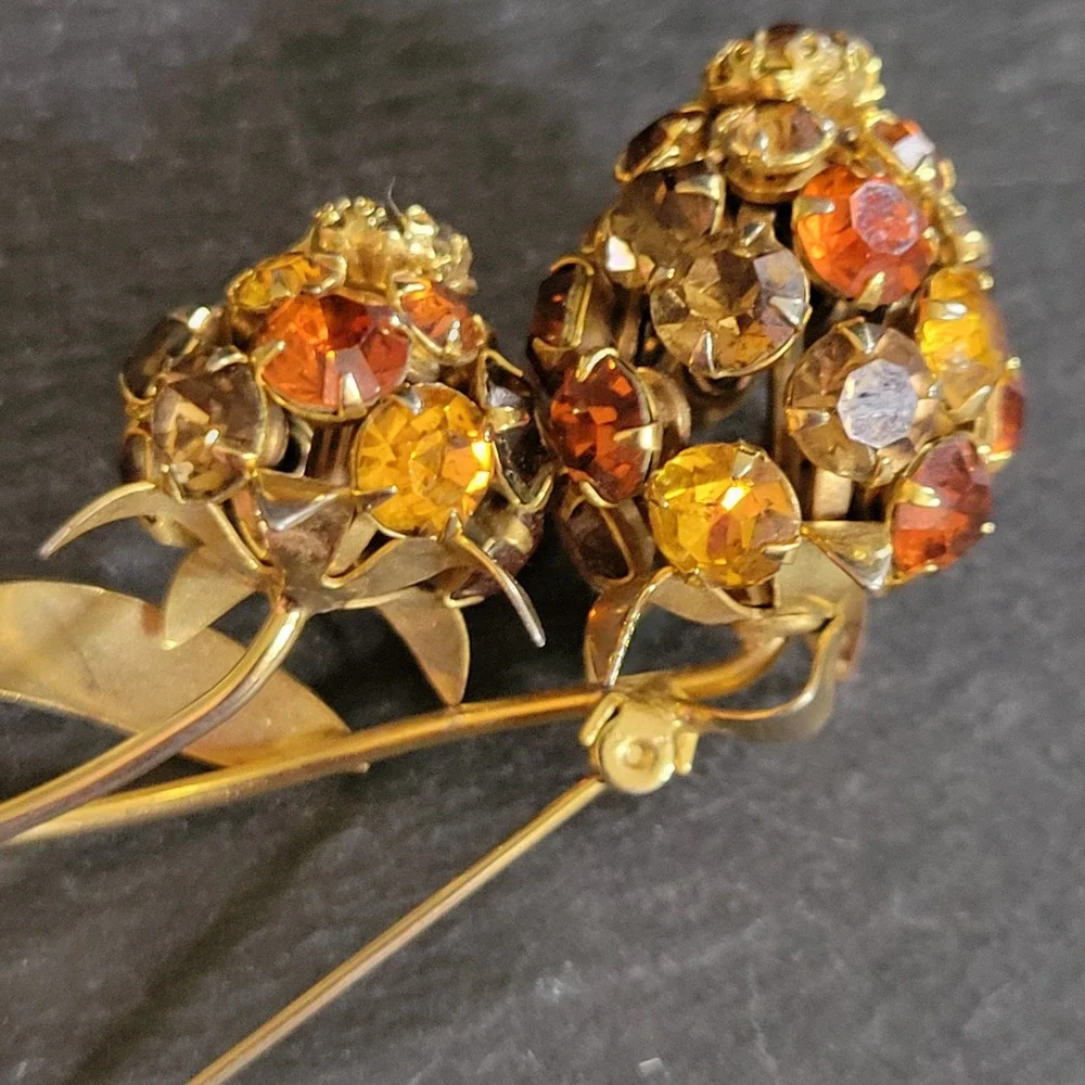 Vintage Gold Tone Amber Rhinestone Flower Floral Brooch Pin OS Cottagecore 60s